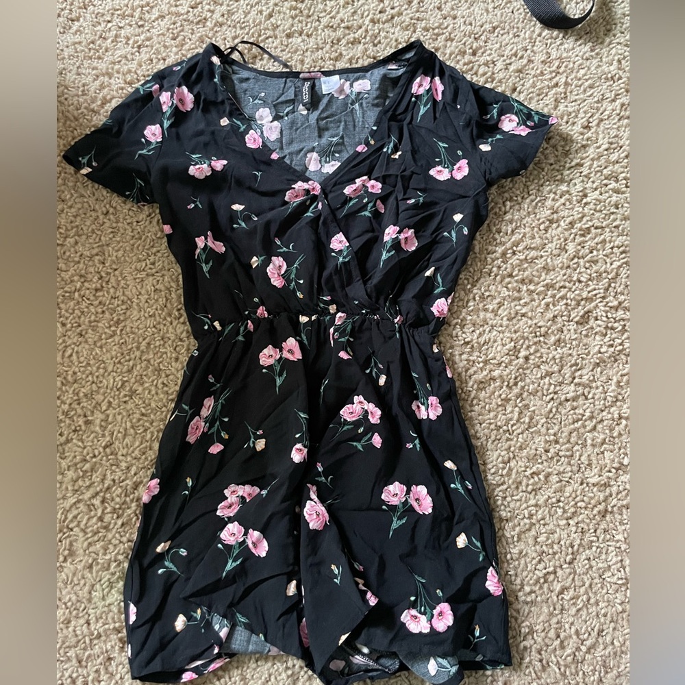 H&M DIVIDED Flower Romper